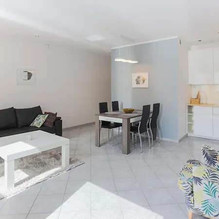 - Marinos Świnoujście