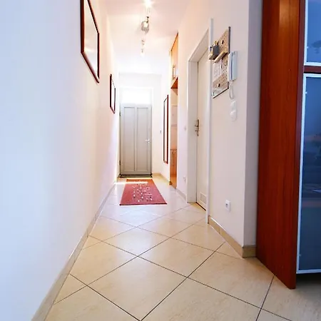 Apartament - Marinos *