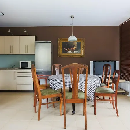 - Marinos Apartman *